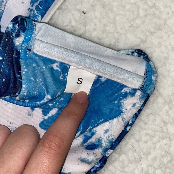 Waves / tie dye bandeau bikini set - Picture 3 of 4